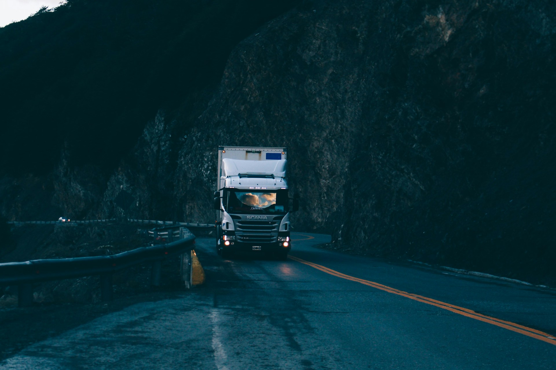 seb-creativo-3jG-UM8IZ40-unsplash (1)